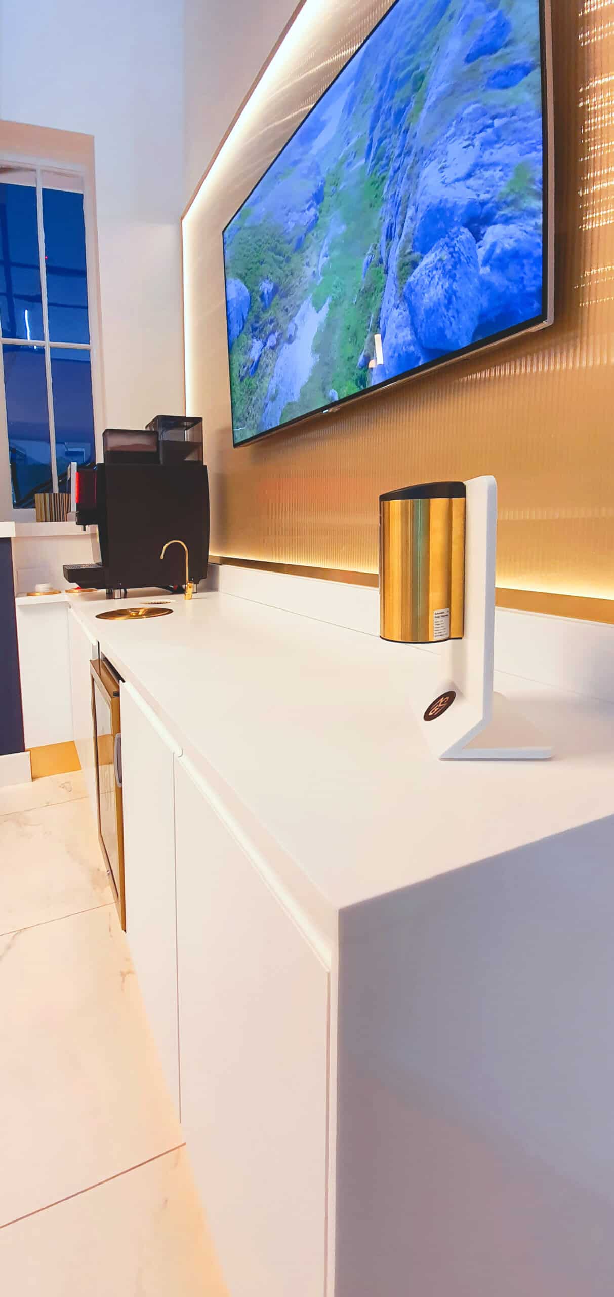 Solid Surface with Integral Sink
